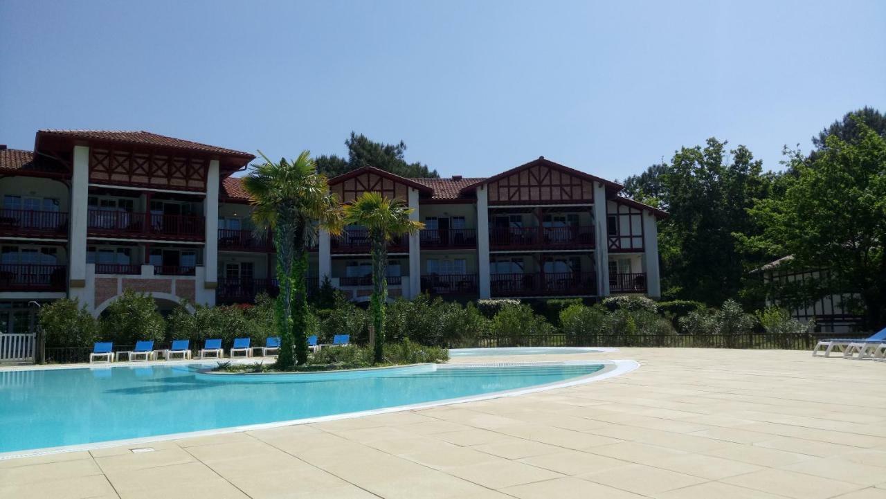 Dans De * Biscarrosse
